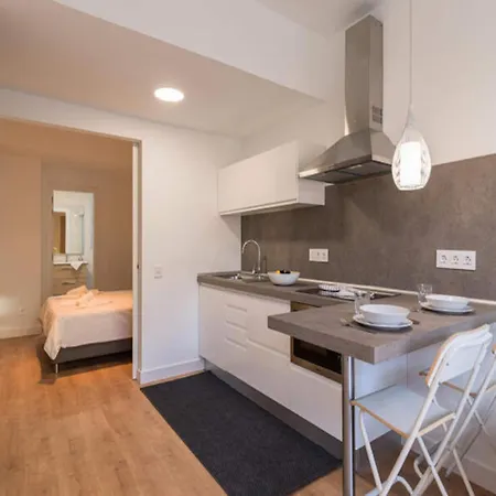 Apartment Loft 1 - Side Sea Views - Aircon & Wifi