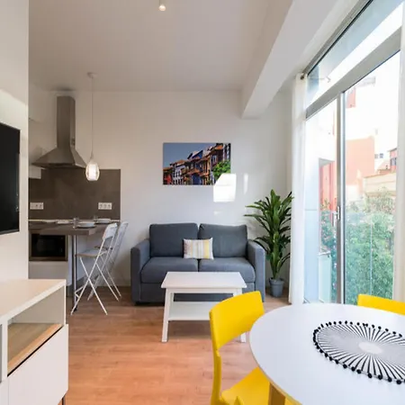 Loft 1 - Side Sea Views - Aircon & Wifi