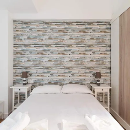 Loft 1 - Side Sea Views - Aircon & Wifi *