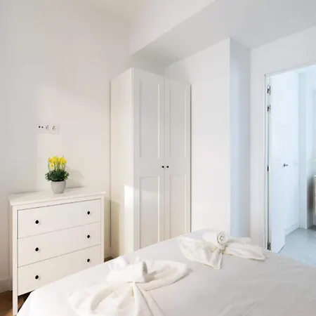Loft 1 - Side Sea Views - Aircon & Wifi *