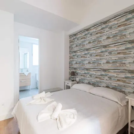 Loft 1 - Side Sea Views - Aircon & Wifi